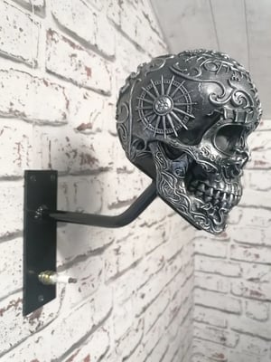 ☠️🏴‍☠️Skull holder for motorcycle helmet and jacket