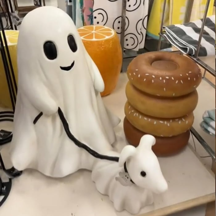 ✨2025 Ghost Walking Dog Statue 👻🔥