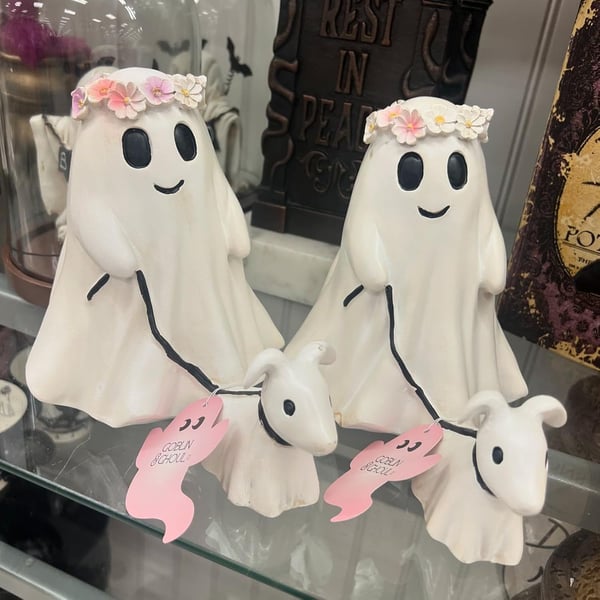 ✨2025 Ghost Walking Dog Statue 👻🔥
