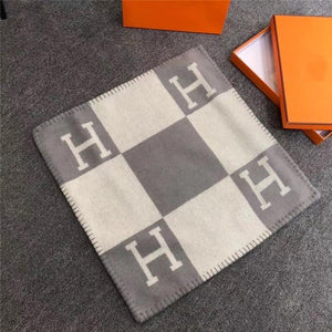 Luxury H letter Pillow Cover